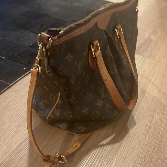 Louis Vuitton Purse -Monogram- very good shape.  Have box and bag original owner - Picture 15 of 15